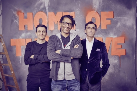 Hirschen Group gibt sich neue Struktur und leitet Generationswechsel ein - (v.l.) Die CEOs Bernd Heusinger, Marcel Loko und Martin Blach läuten den Generationenwechsel ein und werden Chairmen der Hirschen Group - Foto: Hirschen Group